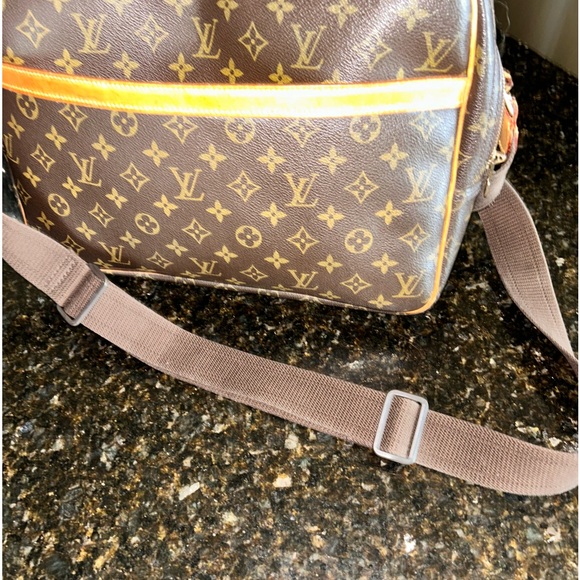 SOLD Louis Vuitton Reporter GM w/ Free LV Gift - Picture 12 of 15